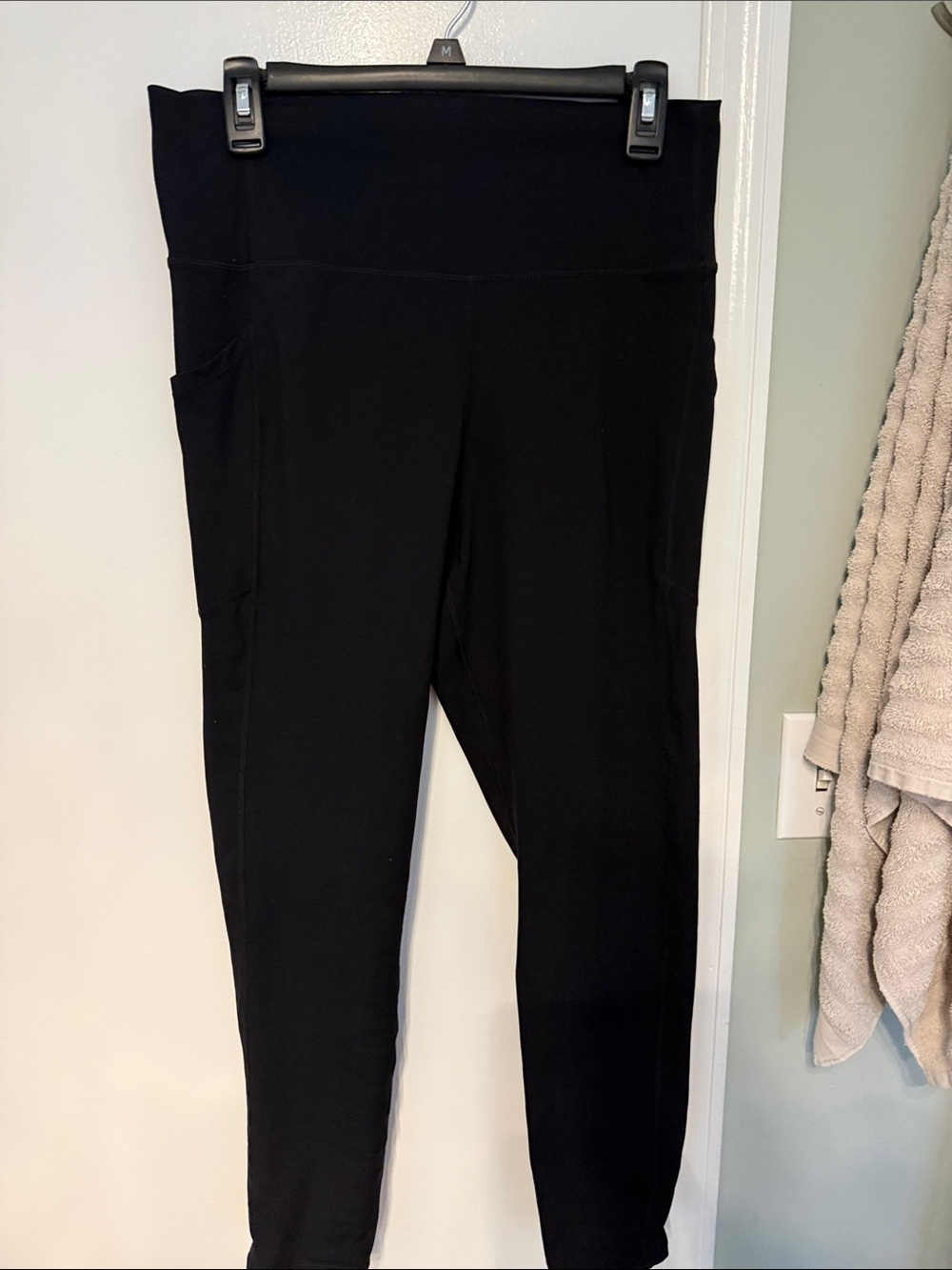 GAP Black High-Rise Leggings with Side Phone Pocket